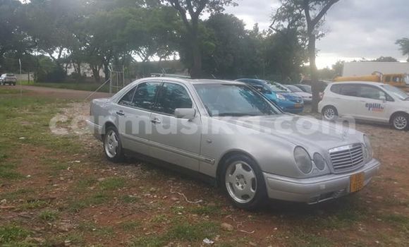 Acheter Occasion Voiture Mercedes‒Benz E-klasse Gris à Harare, Harare Acheter Occasion Voiture Mercedes‒Benz E-klasse Gris à Harare, Harare