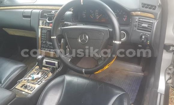 Acheter Occasion Voiture Mercedes‒Benz E-klasse Gris à Harare, Harare Acheter Occasion Voiture Mercedes‒Benz E-klasse Gris à Harare, Harare