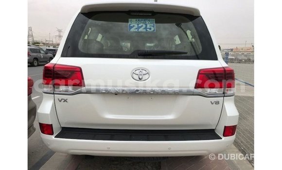 Tenga Imported Toyota Land Cruiser Chena Mota in Import - Dubai in Harare Tenga Imported Toyota Land Cruiser Chena Mota in Import - Dubai in Harare