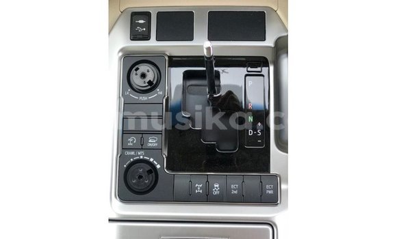 Tenga Imported Toyota Land Cruiser Chena Mota in Import - Dubai in Harare Tenga Imported Toyota Land Cruiser Chena Mota in Import - Dubai in Harare