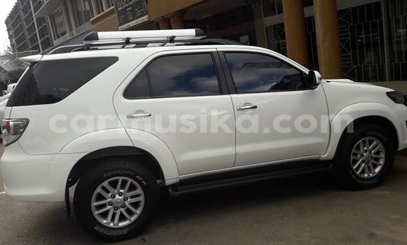 Nunua Ilio tumika Toyota Fortuner Nyeupe Gari ndani ya Harare nchini Harare Nunua Ilio tumika Toyota Fortuner Nyeupe Gari ndani ya Harare nchini Harare