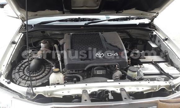 Nunua Ilio tumika Toyota Fortuner Nyeupe Gari ndani ya Harare nchini Harare Nunua Ilio tumika Toyota Fortuner Nyeupe Gari ndani ya Harare nchini Harare