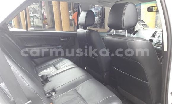 Nunua Ilio tumika Toyota Fortuner Nyeupe Gari ndani ya Harare nchini Harare Nunua Ilio tumika Toyota Fortuner Nyeupe Gari ndani ya Harare nchini Harare