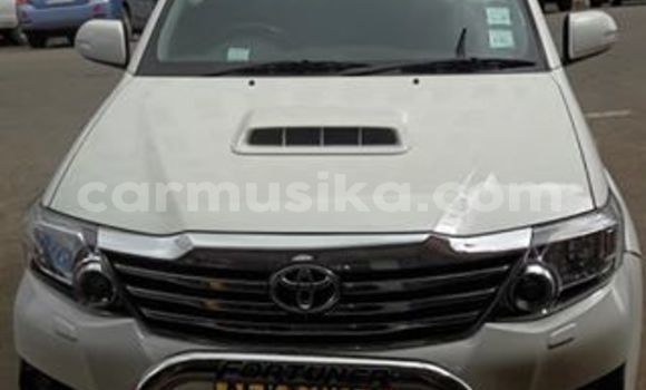 Nunua Ilio tumika Toyota Fortuner Nyeupe Gari ndani ya Harare nchini Harare Nunua Ilio tumika Toyota Fortuner Nyeupe Gari ndani ya Harare nchini Harare