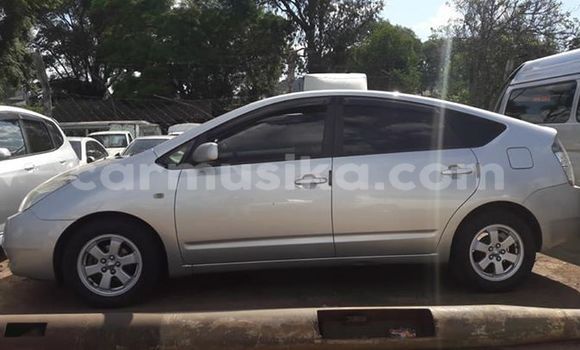 Nunua Ilio tumika Toyota Prius Fedha Gari ndani ya Harare nchini Harare Nunua Ilio tumika Toyota Prius Fedha Gari ndani ya Harare nchini Harare