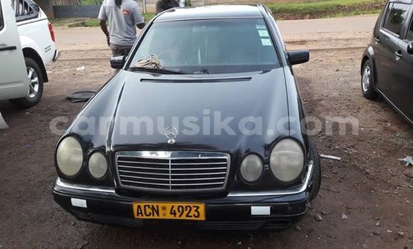 Nunua Ilio tumika Mercedes‒Benz E-klasse Nyeusi Gari ndani ya Harare nchini Harare Nunua Ilio tumika Mercedes‒Benz E-klasse Nyeusi Gari ndani ya Harare nchini Harare