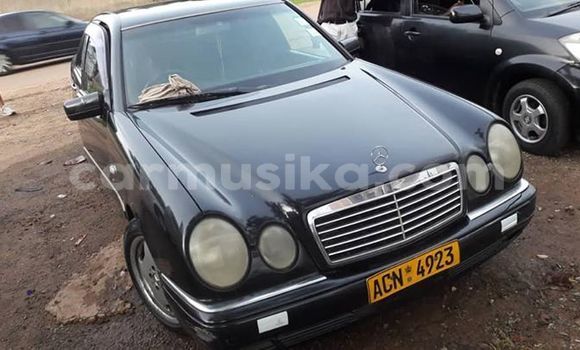 Nunua Ilio tumika Mercedes‒Benz E-klasse Nyeusi Gari ndani ya Harare nchini Harare Nunua Ilio tumika Mercedes‒Benz E-klasse Nyeusi Gari ndani ya Harare nchini Harare