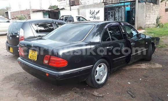 Nunua Ilio tumika Mercedes‒Benz E-klasse Nyeusi Gari ndani ya Harare nchini Harare Nunua Ilio tumika Mercedes‒Benz E-klasse Nyeusi Gari ndani ya Harare nchini Harare