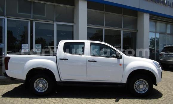 Tenga Tsaru Isuzu KB Chena Mota in Harare in Harare Tenga Tsaru Isuzu KB Chena Mota in Harare in Harare