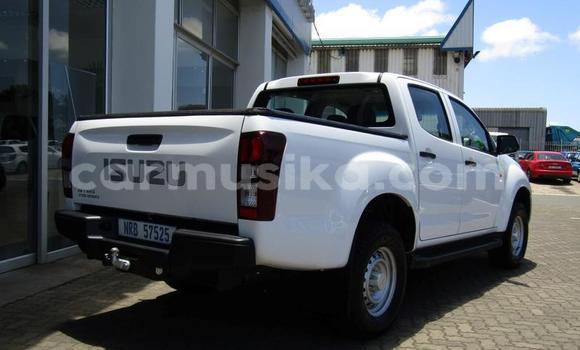Tenga Tsaru Isuzu KB Chena Mota in Harare in Harare Tenga Tsaru Isuzu KB Chena Mota in Harare in Harare