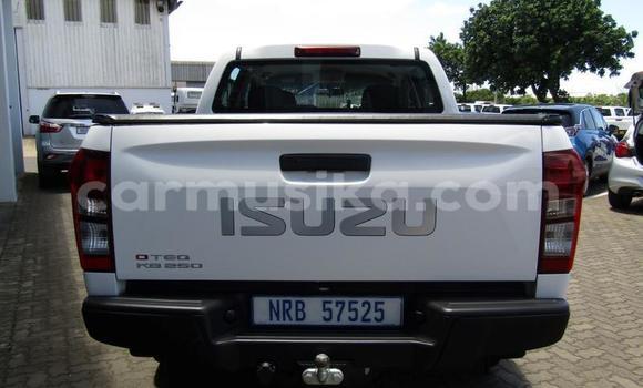 Tenga Tsaru Isuzu KB Chena Mota in Harare in Harare Tenga Tsaru Isuzu KB Chena Mota in Harare in Harare