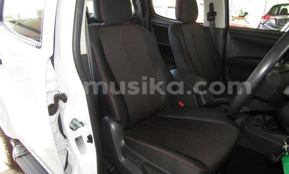 Tenga Tsaru Isuzu KB Chena Mota in Harare in Harare Tenga Tsaru Isuzu KB Chena Mota in Harare in Harare