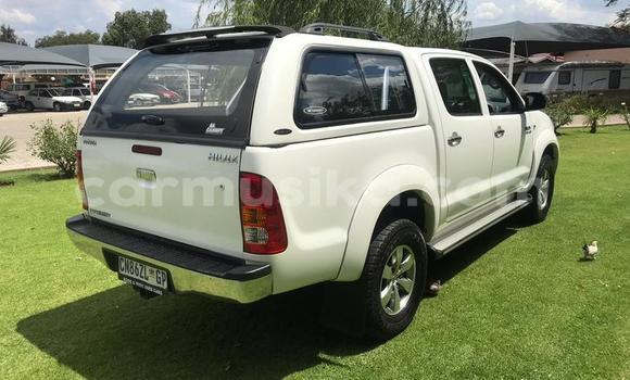 Tenga Tsaru Toyota Hilux Chena Mota in Harare in Harare Tenga Tsaru Toyota Hilux Chena Mota in Harare in Harare