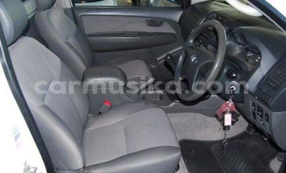 Buy Used Toyota Hilux White Car in Beitbridge in Matabeleland South Buy Used Toyota Hilux White Car in Beitbridge in Matabeleland South