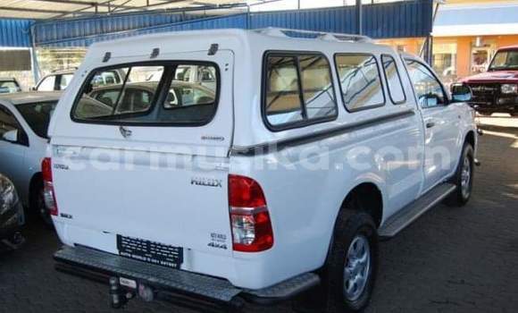 Buy Used Toyota Hilux White Car in Beitbridge in Matabeleland South Buy Used Toyota Hilux White Car in Beitbridge in Matabeleland South