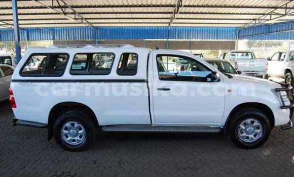 Buy Used Toyota Hilux White Car in Beitbridge in Matabeleland South Buy Used Toyota Hilux White Car in Beitbridge in Matabeleland South