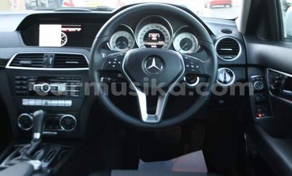 Buy Used Mercedes‒Benz C–Class White Car in Beitbridge in Matabeleland South Buy Used Mercedes‒Benz C–Class White Car in Beitbridge in Matabeleland South