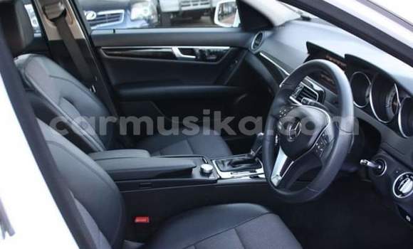 Buy Used Mercedes‒Benz C–Class White Car in Beitbridge in Matabeleland South Buy Used Mercedes‒Benz C–Class White Car in Beitbridge in Matabeleland South