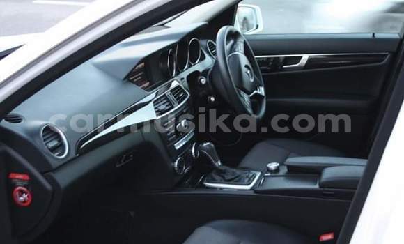 Buy Used Mercedes‒Benz C–Class White Car in Beitbridge in Matabeleland South Buy Used Mercedes‒Benz C–Class White Car in Beitbridge in Matabeleland South