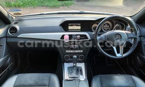 Tenga Tsaru Mercedes‒Benz C–Class Chena Mota in Beitbridge in Matabeleland South Tenga Tsaru Mercedes‒Benz C–Class Chena Mota in Beitbridge in Matabeleland South