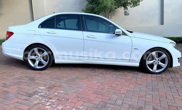 Tenga Tsaru Mercedes‒Benz C–Class Chena Mota in Beitbridge in Matabeleland South Tenga Tsaru Mercedes‒Benz C–Class Chena Mota in Beitbridge in Matabeleland South