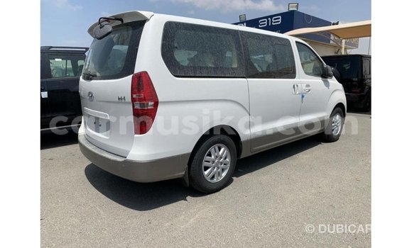 Acheter Import Voiture Hyundai Accent Blanc à Import - Dubai, Harare Acheter Import Voiture Hyundai Accent Blanc à Import - Dubai, Harare