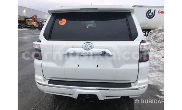 Acheter Import Utilitaire Toyota HiAce Blanc à Import - Dubai, Harare Acheter Import Utilitaire Toyota HiAce Blanc à Import - Dubai, Harare