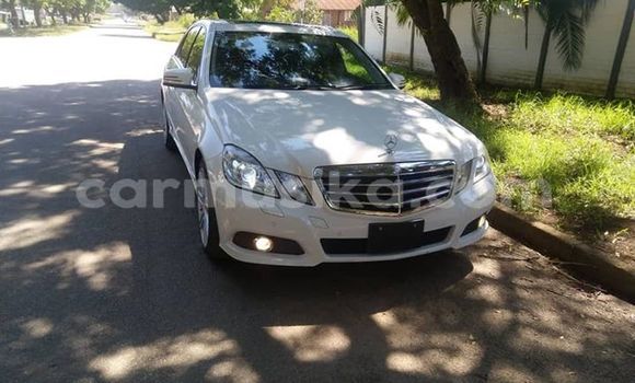 Acheter Occasion Voiture Mercedes‒Benz E-klasse Blanc à Harare, Harare Acheter Occasion Voiture Mercedes‒Benz E-klasse Blanc à Harare, Harare