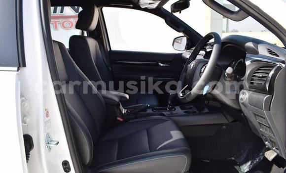 Nunua Ilio tumika Toyota Hilux Nyeupe Gari ndani ya Beitbridge nchini Matabeleland Kusini Nunua Ilio tumika Toyota Hilux Nyeupe Gari ndani ya Beitbridge nchini Matabeleland Kusini