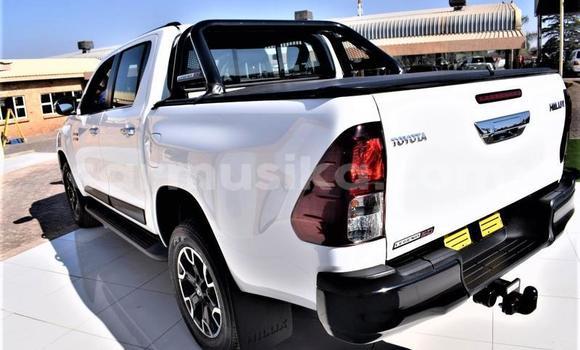 Nunua Ilio tumika Toyota Hilux Nyeupe Gari ndani ya Beitbridge nchini Matabeleland Kusini Nunua Ilio tumika Toyota Hilux Nyeupe Gari ndani ya Beitbridge nchini Matabeleland Kusini
