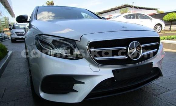 Acheter Occasion Voiture Mercedes‒Benz E–Class Gris à Beitbridge, Matabeleland South Acheter Occasion Voiture Mercedes‒Benz E–Class Gris à Beitbridge, Matabeleland South
