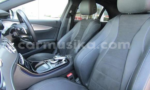 Acheter Occasion Voiture Mercedes‒Benz E–Class Gris à Beitbridge, Matabeleland South Acheter Occasion Voiture Mercedes‒Benz E–Class Gris à Beitbridge, Matabeleland South