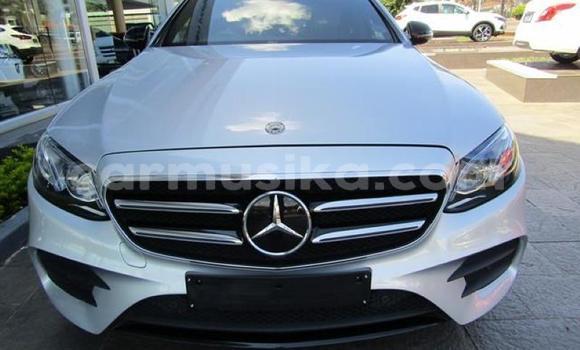 Acheter Occasion Voiture Mercedes‒Benz E–Class Gris à Beitbridge, Matabeleland South Acheter Occasion Voiture Mercedes‒Benz E–Class Gris à Beitbridge, Matabeleland South