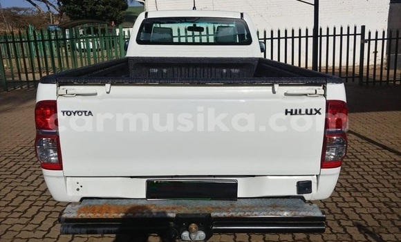 Buy Used Toyota Hilux White Car in Beitbridge in Matabeleland South Buy Used Toyota Hilux White Car in Beitbridge in Matabeleland South