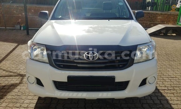 Buy Used Toyota Hilux White Car in Beitbridge in Matabeleland South Buy Used Toyota Hilux White Car in Beitbridge in Matabeleland South