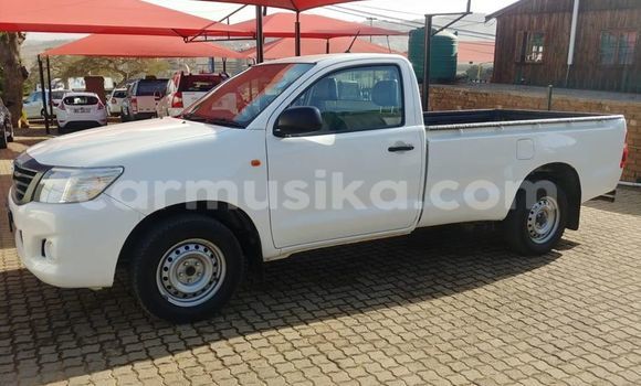 Buy Used Toyota Hilux White Car in Beitbridge in Matabeleland South Buy Used Toyota Hilux White Car in Beitbridge in Matabeleland South