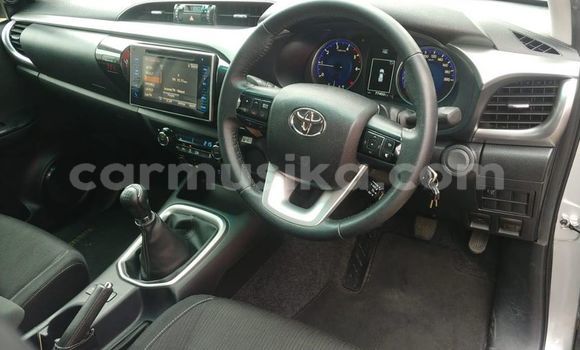 Tenga Tsaru Toyota Hilux Sirivha Mota in Beitbridge in Matabeleland South Tenga Tsaru Toyota Hilux Sirivha Mota in Beitbridge in Matabeleland South