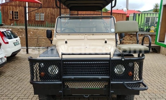 Tenga Tsaru Land Rover Defender Bhurawuni Mota in Beitbridge in Matabeleland South Tenga Tsaru Land Rover Defender Bhurawuni Mota in Beitbridge in Matabeleland South