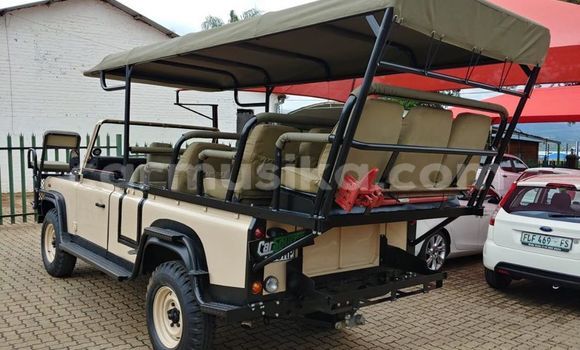 Tenga Tsaru Land Rover Defender Bhurawuni Mota in Beitbridge in Matabeleland South Tenga Tsaru Land Rover Defender Bhurawuni Mota in Beitbridge in Matabeleland South