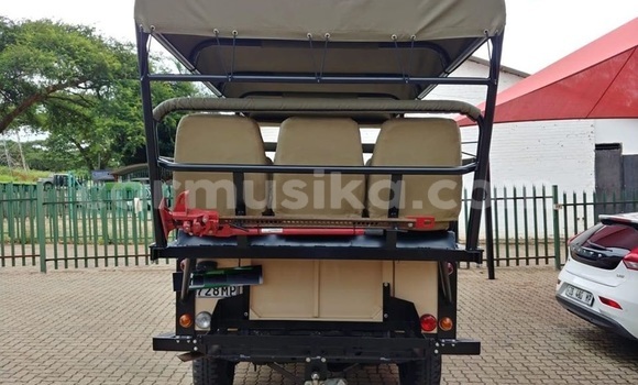 Tenga Tsaru Land Rover Defender Bhurawuni Mota in Beitbridge in Matabeleland South Tenga Tsaru Land Rover Defender Bhurawuni Mota in Beitbridge in Matabeleland South