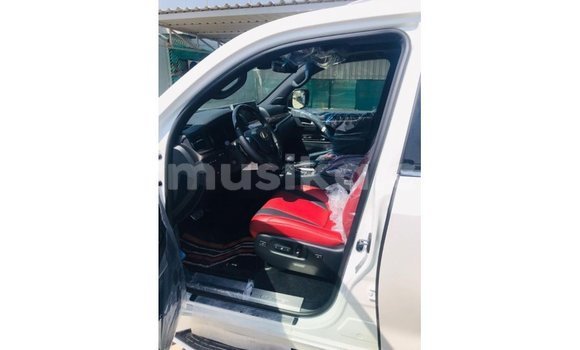 Acheter Import Voiture Lexus LX Blanc à Import - Dubai, Harare Acheter Import Voiture Lexus LX Blanc à Import - Dubai, Harare