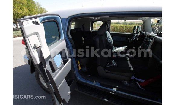 Acheter Import Voiture Toyota FJ Cruiser Bleu à Import - Dubai, Harare Acheter Import Voiture Toyota FJ Cruiser Bleu à Import - Dubai, Harare