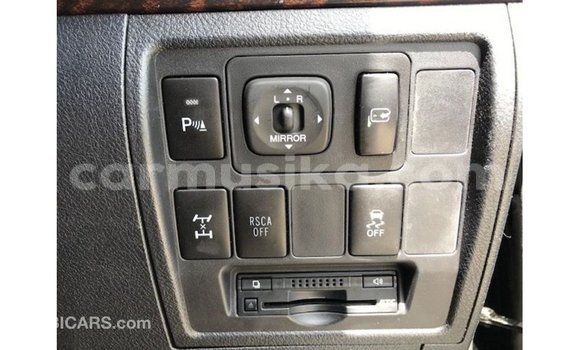 Tenga Imported Toyota Land Cruiser Nhema Mota in Import - Dubai in Harare Tenga Imported Toyota Land Cruiser Nhema Mota in Import - Dubai in Harare