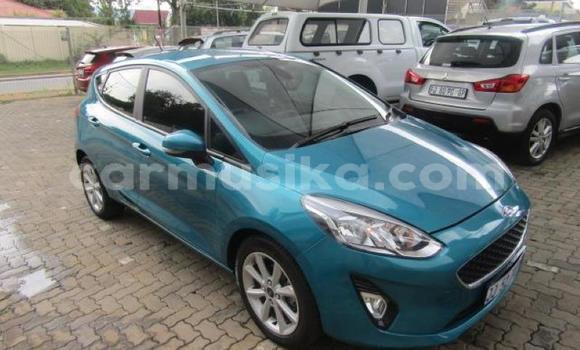Nunua Ilio tumika Ford Fiesta Kijani Gari ndani ya Beitbridge nchini Matabeleland Kusini Nunua Ilio tumika Ford Fiesta Kijani Gari ndani ya Beitbridge nchini Matabeleland Kusini