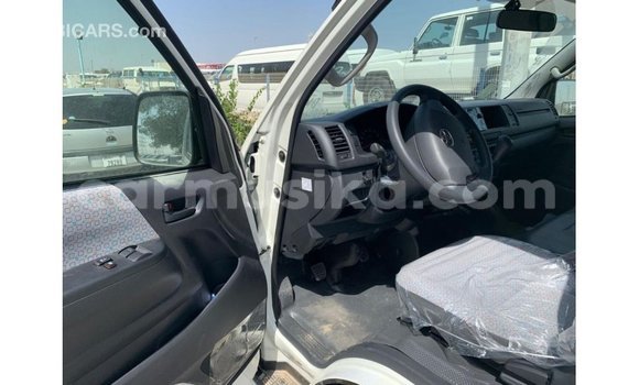 Tenga Imported Toyota Hiace Chena Mota in Import - Dubai in Harare Tenga Imported Toyota Hiace Chena Mota in Import - Dubai in Harare