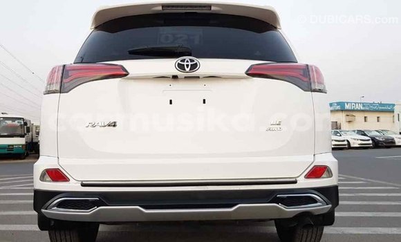 Tenga Imported Toyota RAV4 Chena Mota in Import - Dubai in Harare Tenga Imported Toyota RAV4 Chena Mota in Import - Dubai in Harare