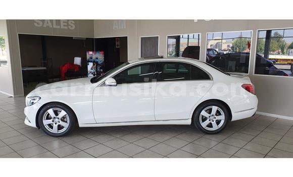 Acheter Occasion Voiture Mercedes‒Benz CLS-klasse Blanc à Beitbridge, Matabeleland South Acheter Occasion Voiture Mercedes‒Benz CLS-klasse Blanc à Beitbridge, Matabeleland South