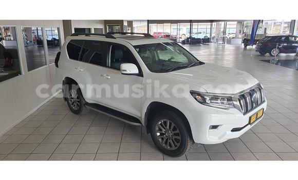 Nunua Ilio tumika Toyota Land Cruiser Prado Nyeupe Gari ndani ya Beitbridge nchini Matabeleland Kusini Nunua Ilio tumika Toyota Land Cruiser Prado Nyeupe Gari ndani ya Beitbridge nchini Matabeleland Kusini