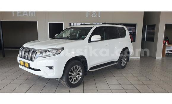 Nunua Ilio tumika Toyota Land Cruiser Prado Nyeupe Gari ndani ya Beitbridge nchini Matabeleland Kusini Nunua Ilio tumika Toyota Land Cruiser Prado Nyeupe Gari ndani ya Beitbridge nchini Matabeleland Kusini