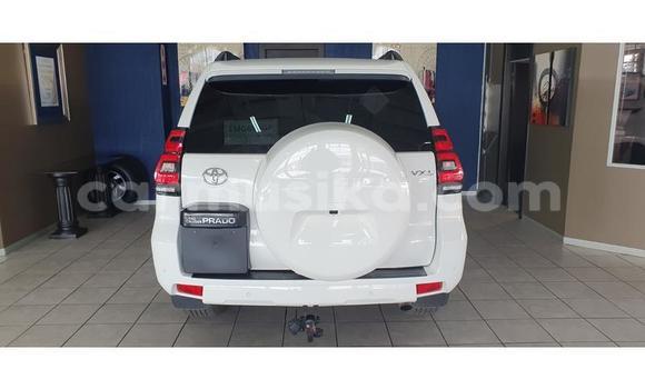 Nunua Ilio tumika Toyota Land Cruiser Prado Nyeupe Gari ndani ya Beitbridge nchini Matabeleland Kusini Nunua Ilio tumika Toyota Land Cruiser Prado Nyeupe Gari ndani ya Beitbridge nchini Matabeleland Kusini